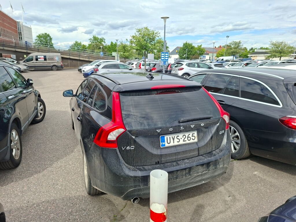 Volvo V60 2014 Musta