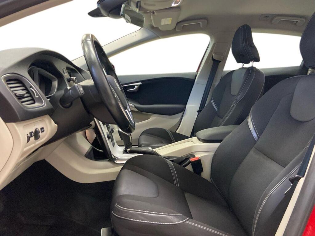 Volvo V40 2013 Punainen