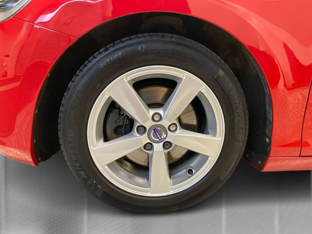 Volvo V40 2013 Punainen