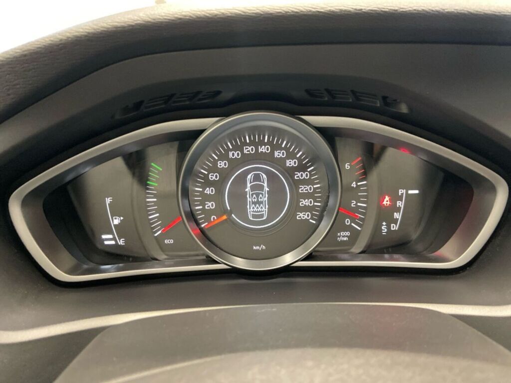 Volvo V40 2013 Punainen
