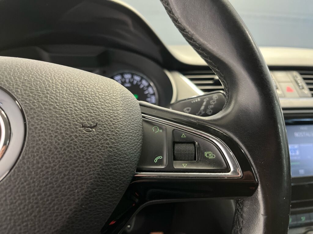 Skoda Octavia 2014 Musta