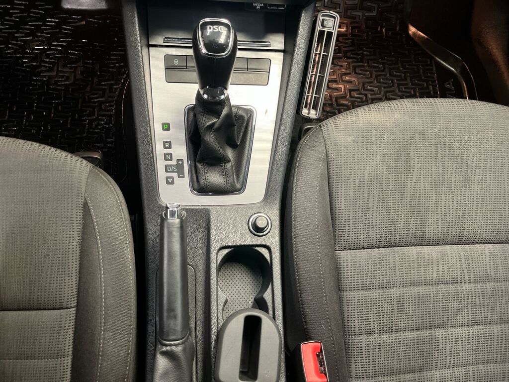 Skoda Octavia 2014 Musta