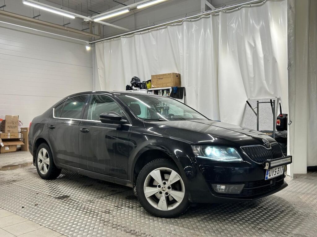 Skoda Octavia 2014 Musta