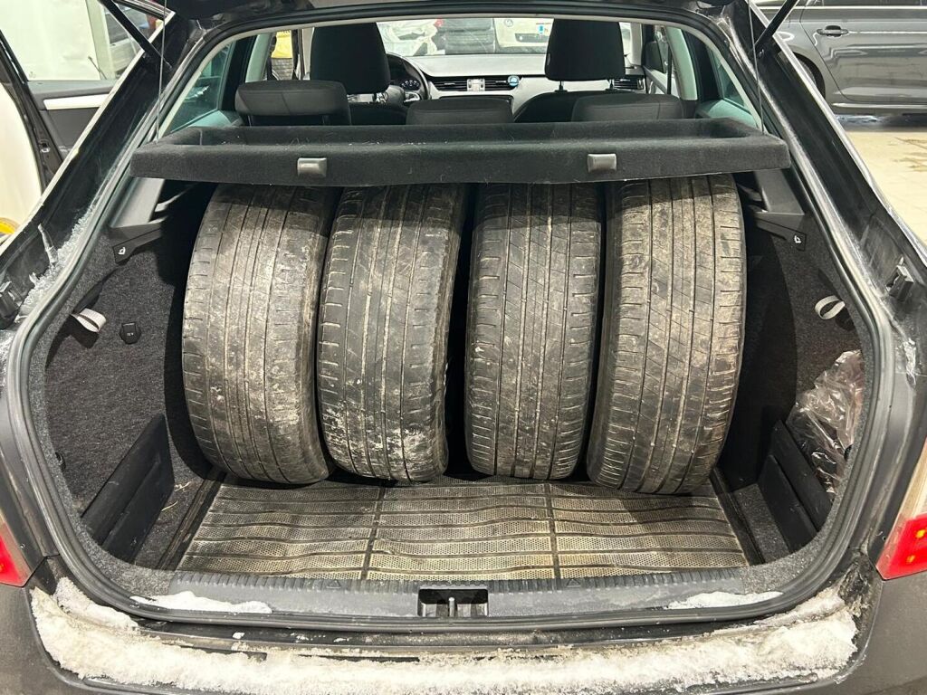 Skoda Octavia 2014 Musta