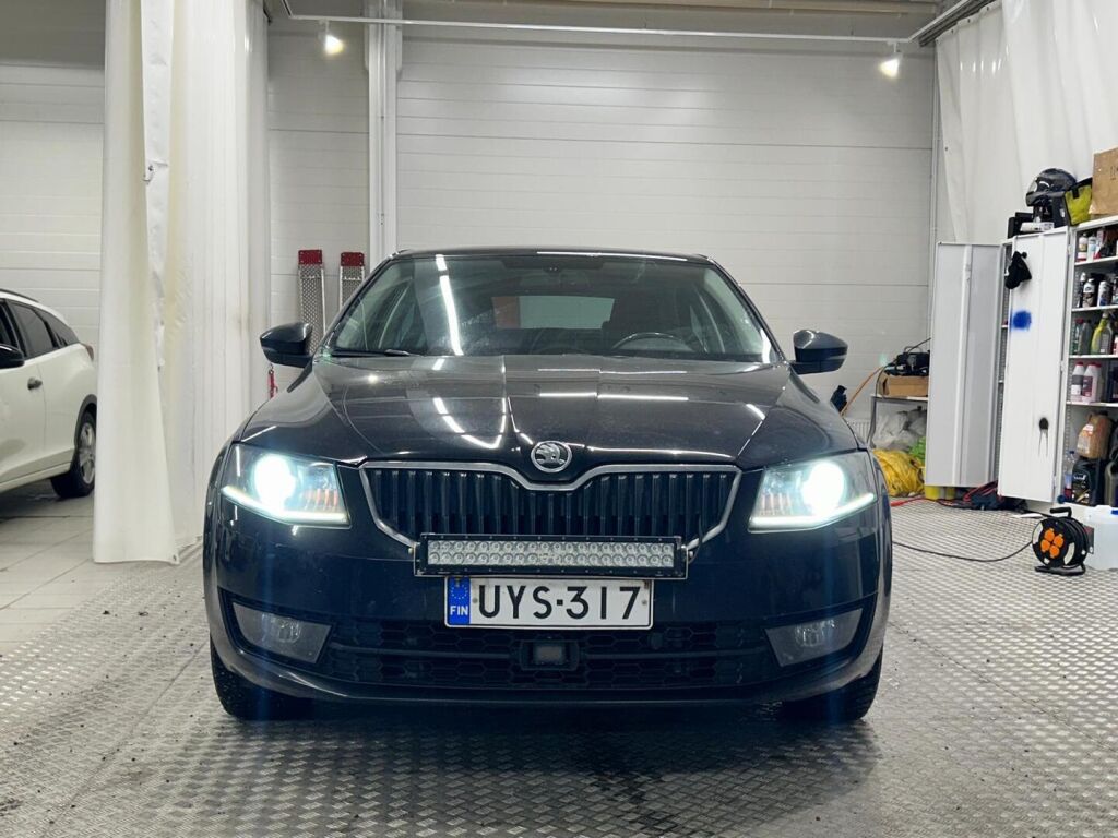 Skoda Octavia 2014 Musta