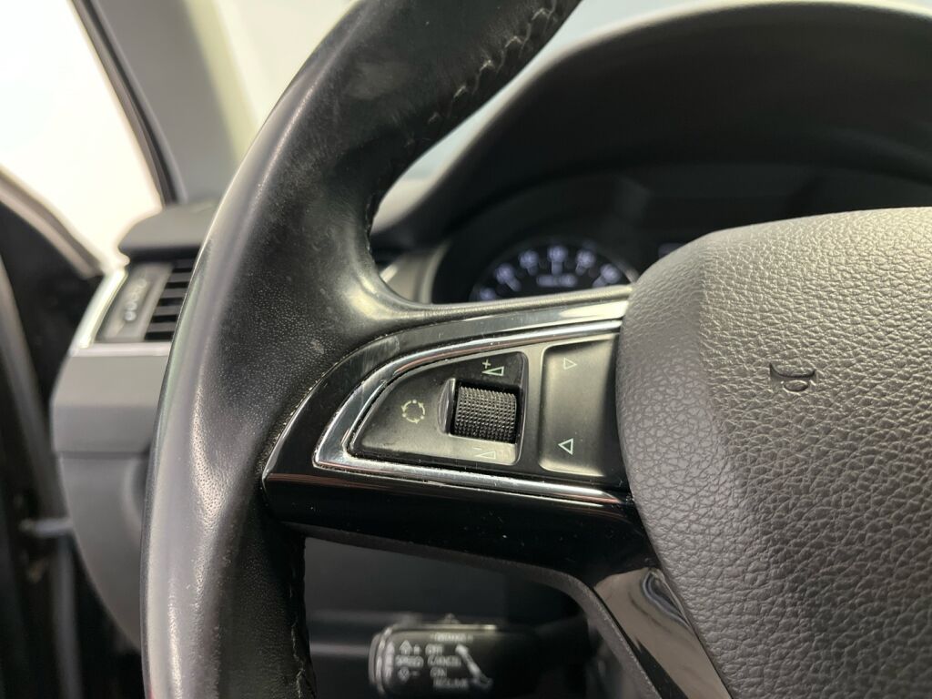 Skoda Octavia 2014 Musta