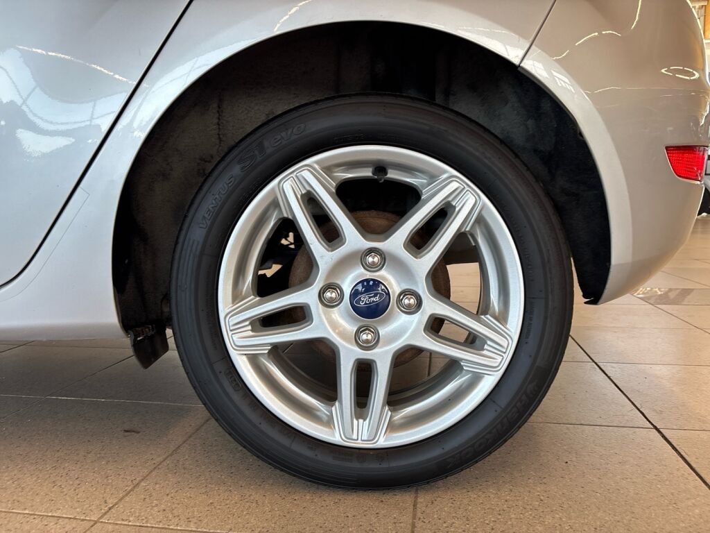 Ford Fiesta 2013 Harmaa