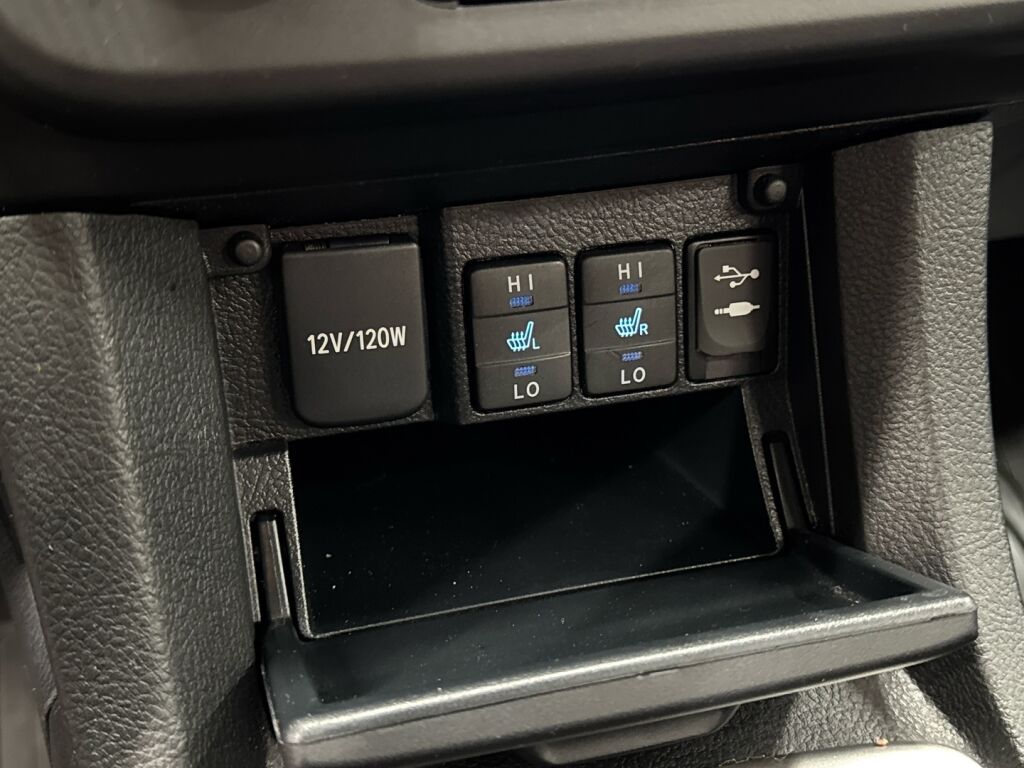 Toyota Corolla 2014 Punainen