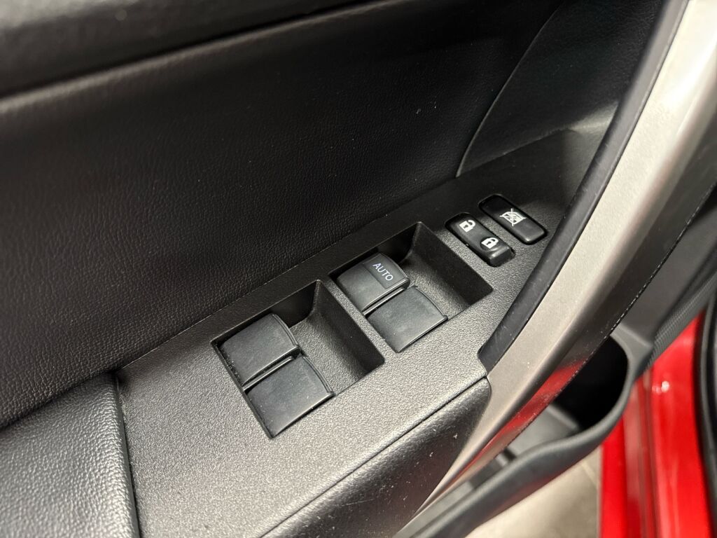 Toyota Corolla 2014 Punainen