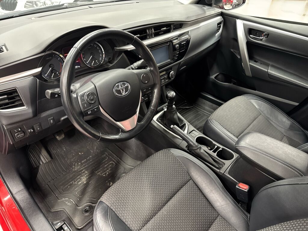 Toyota Corolla 2014 Punainen