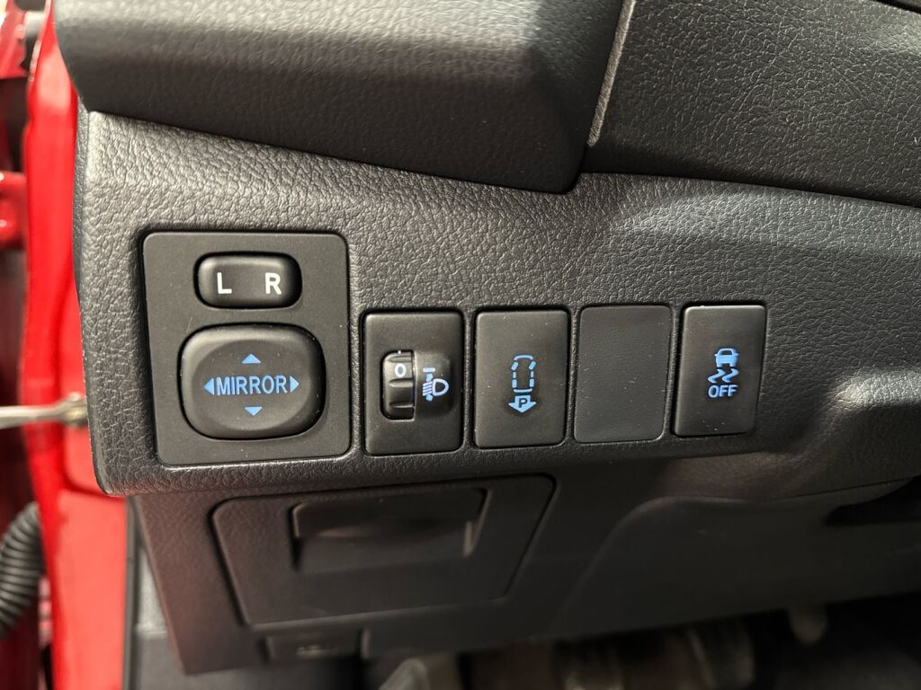 Toyota Corolla 2014 Punainen