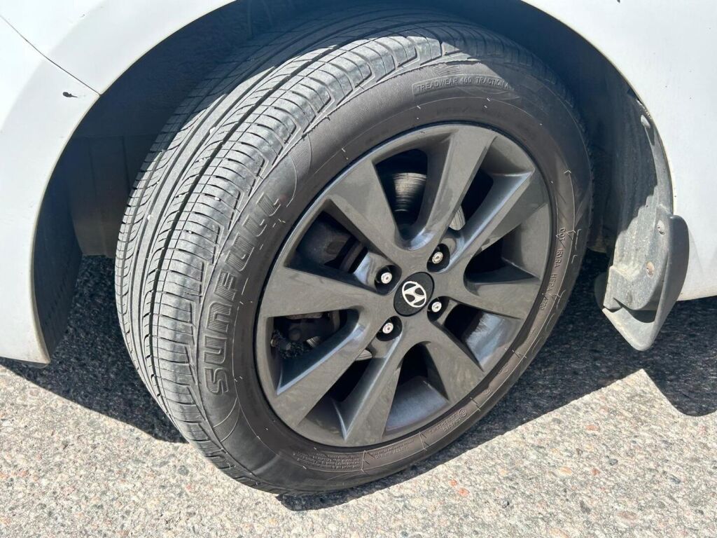 Hyundai i20 5d 2014 Valkoinen