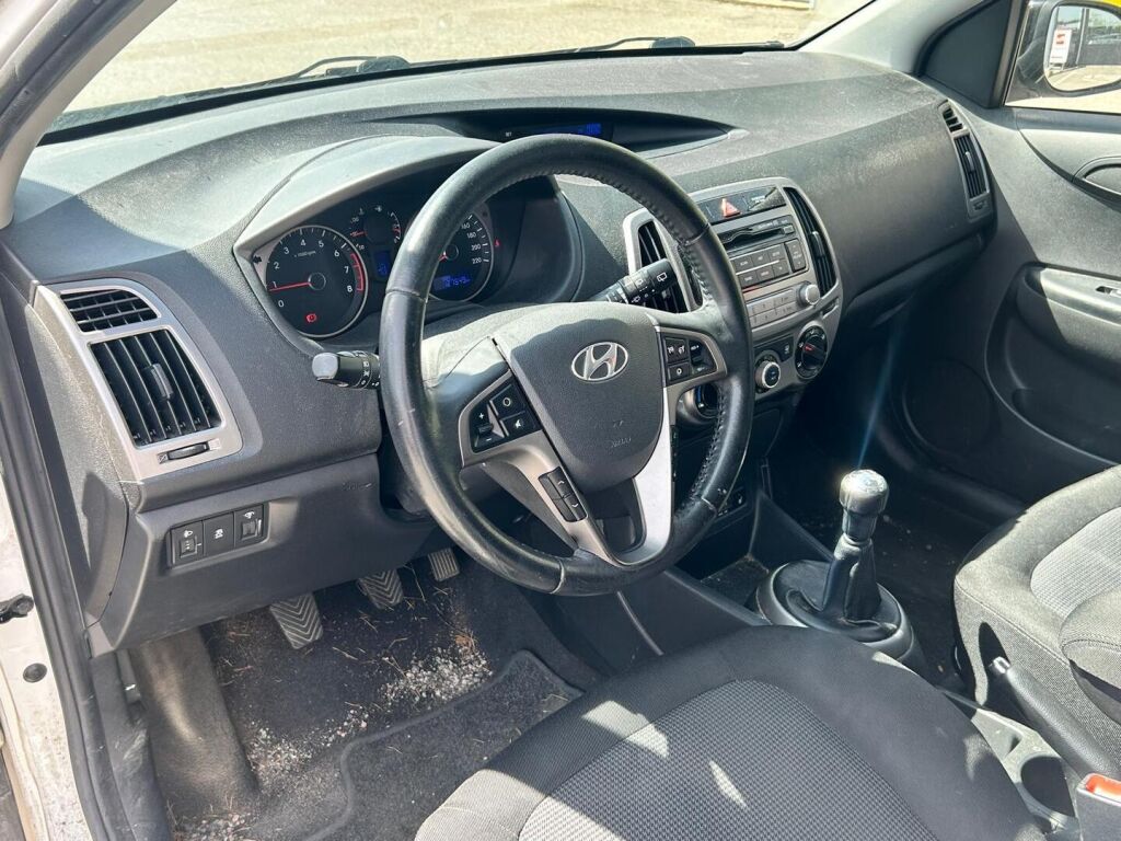 Hyundai i20 5d 2014 Valkoinen