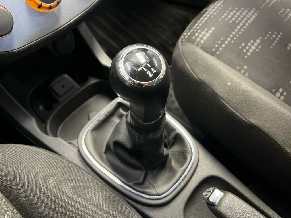 Opel Corsa 2014 Hopea