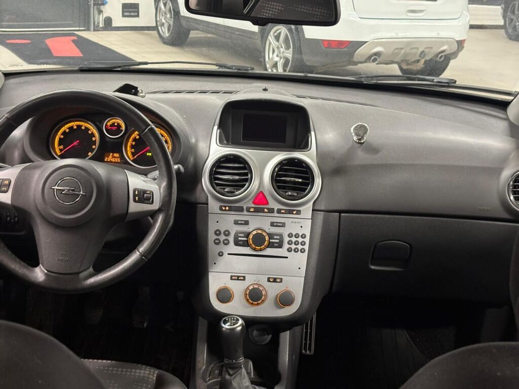 Opel Corsa 2014 Hopea