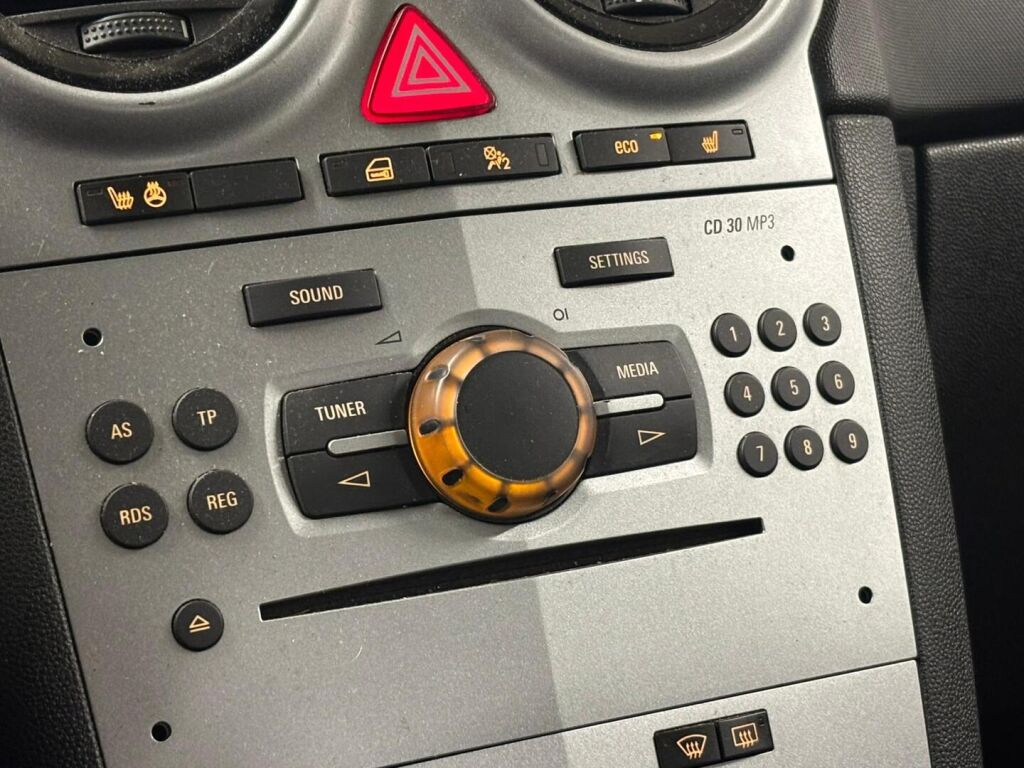 Opel Corsa 2014 Hopea