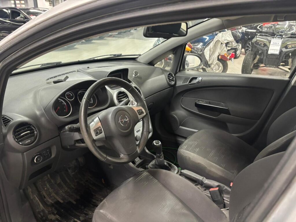 Opel Corsa 2014 Hopea