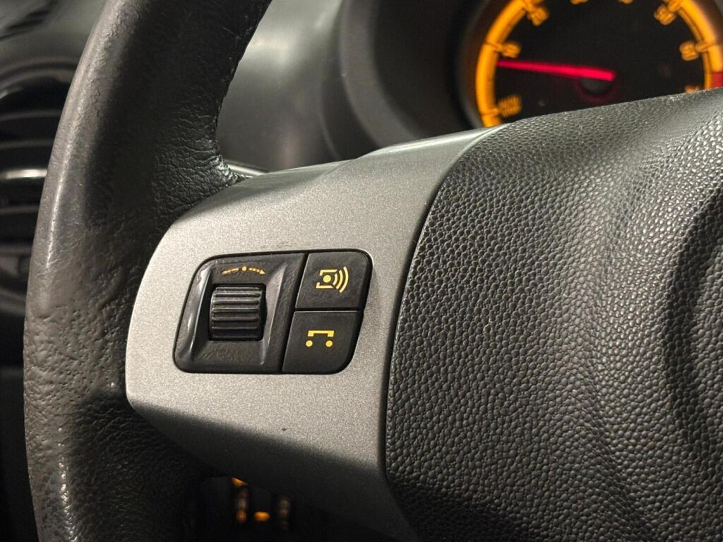 Opel Corsa 2014 Hopea