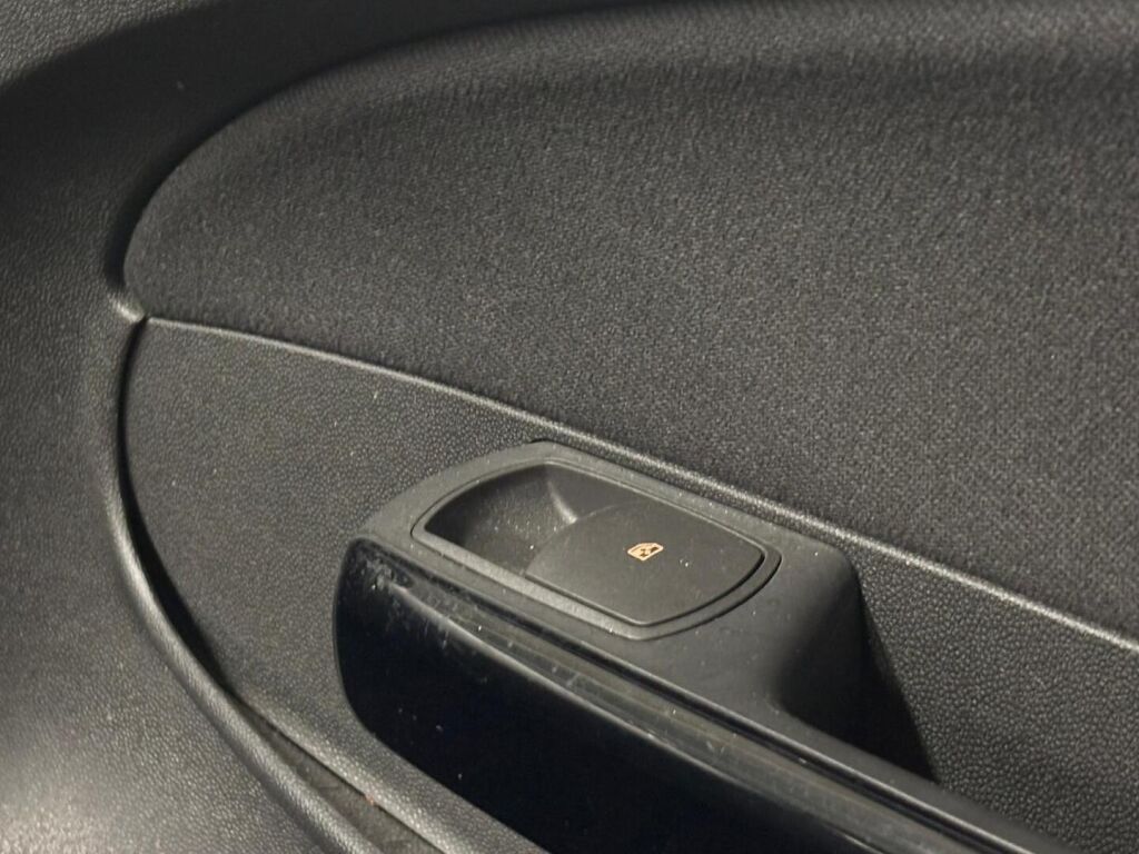 Opel Corsa 2014 Hopea