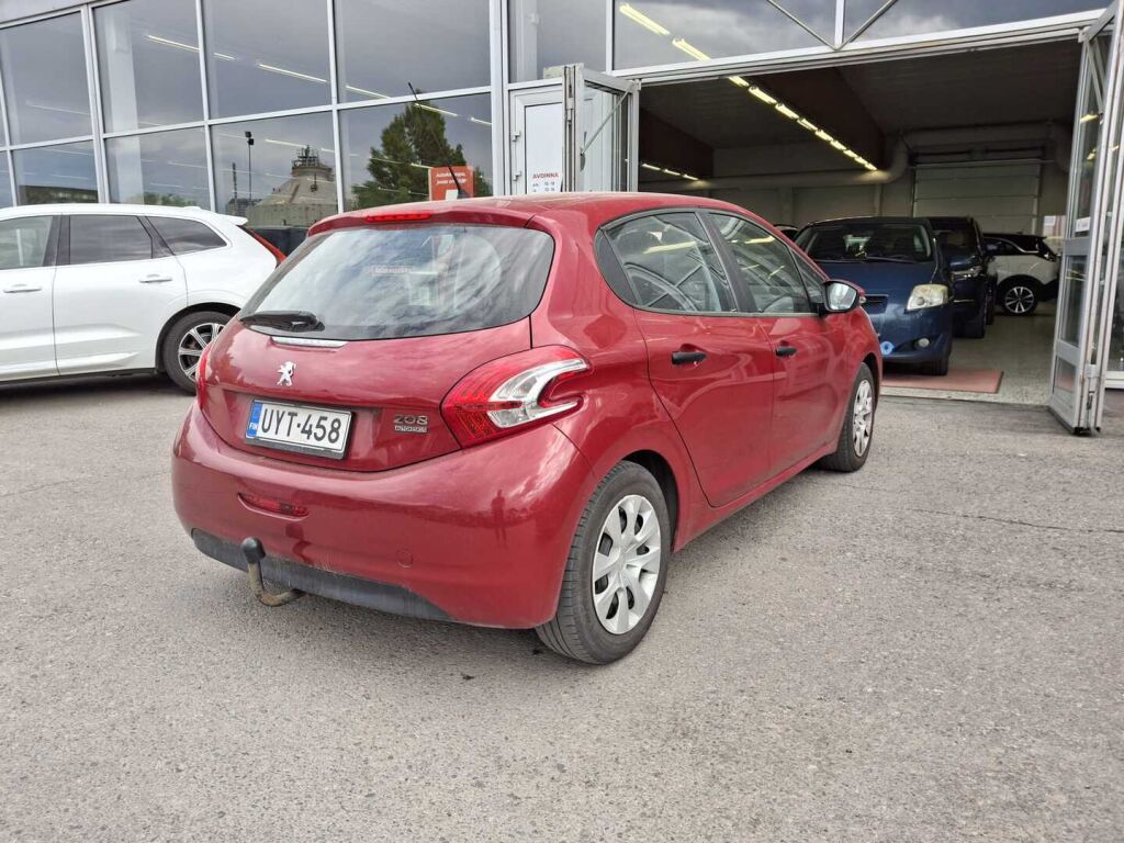 Peugeot 208 2014 Punainen