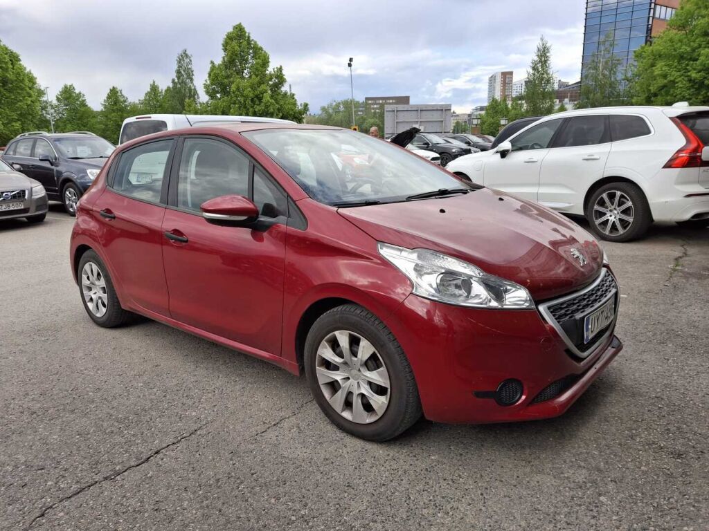 Peugeot 208 2014 Punainen