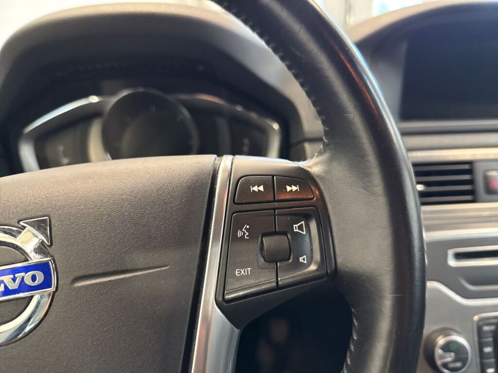Volvo XC70 2013 Valkoinen