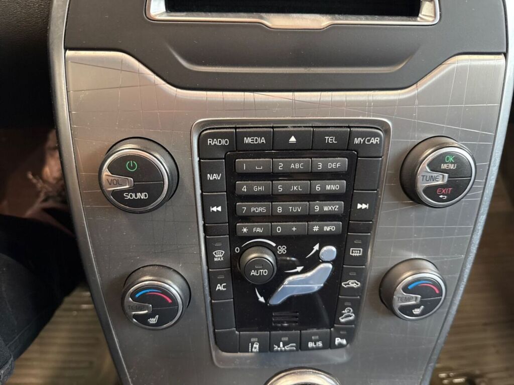 Volvo XC70 2013 Valkoinen