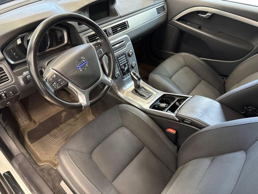 Volvo XC70 2013 Valkoinen
