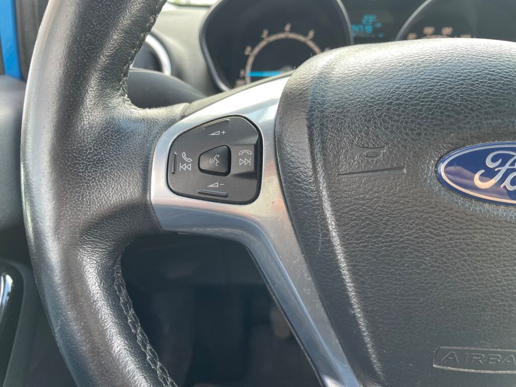 Ford Fiesta 2014 Sininen