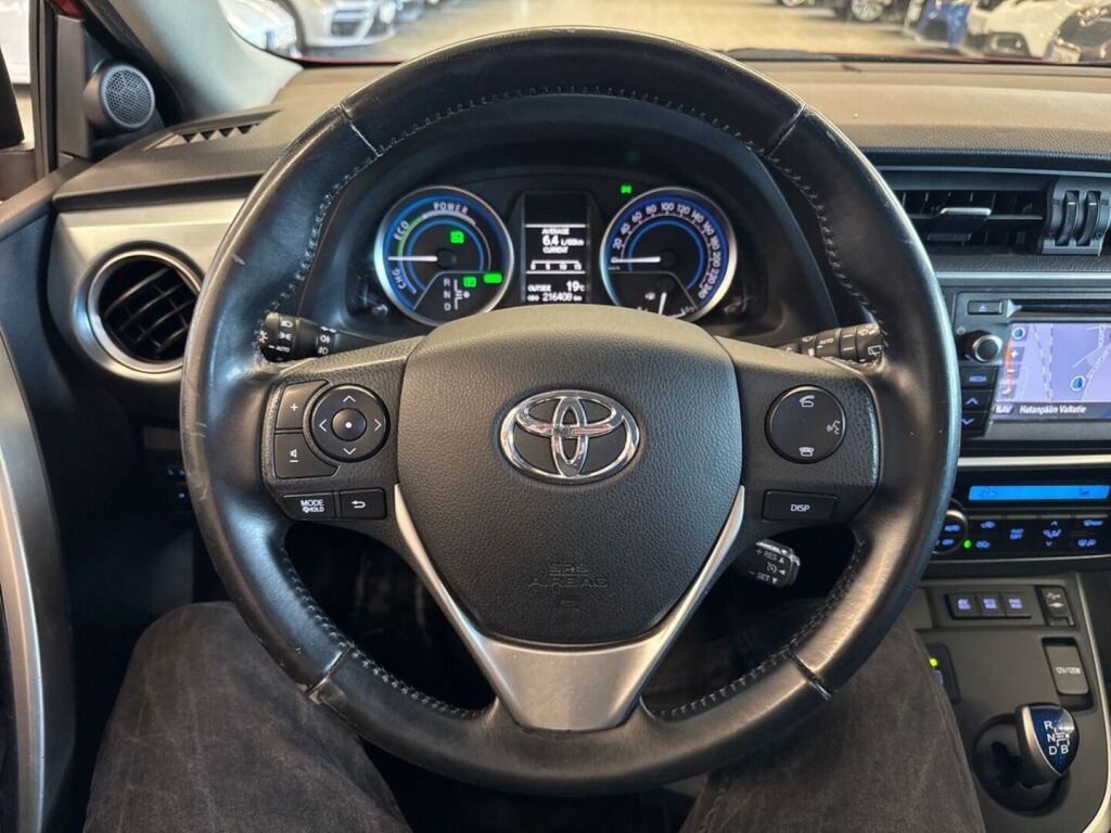 Toyota Auris 2014 Punainen