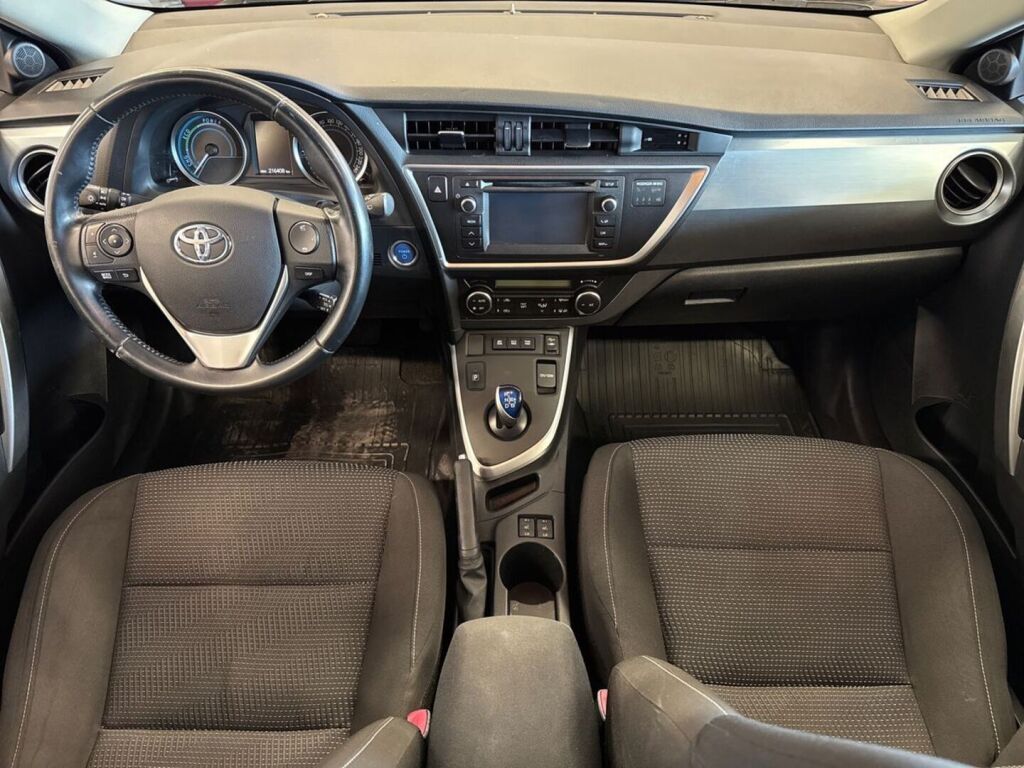 Toyota Auris 2014 Punainen