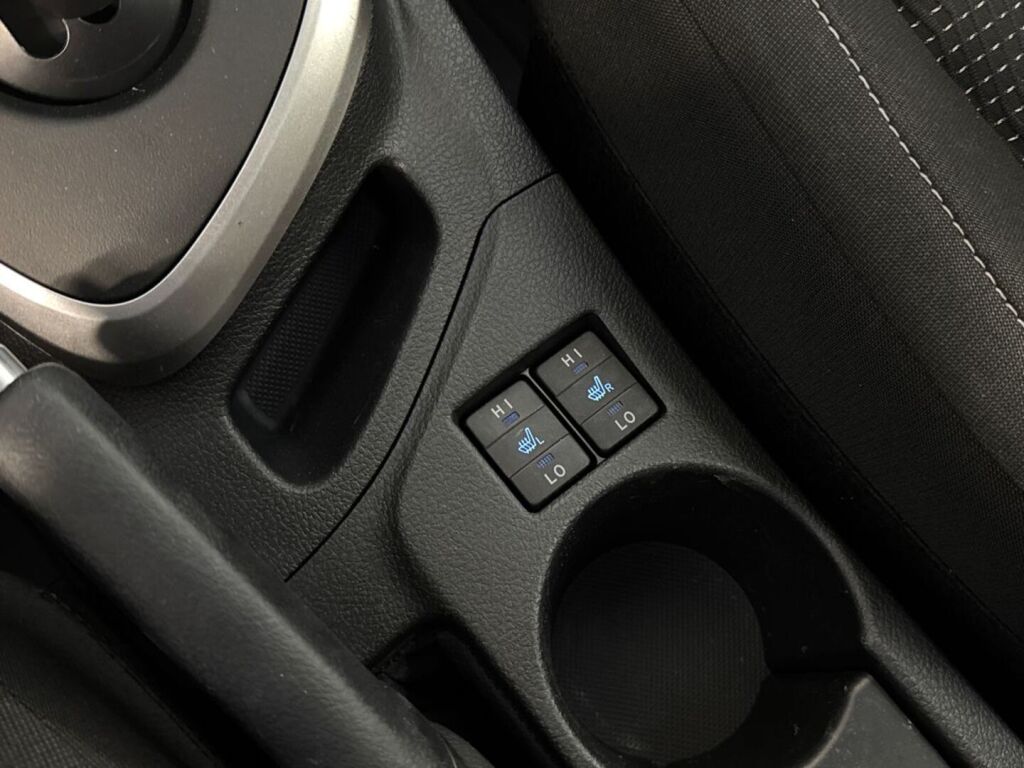 Toyota Auris 2014 Punainen