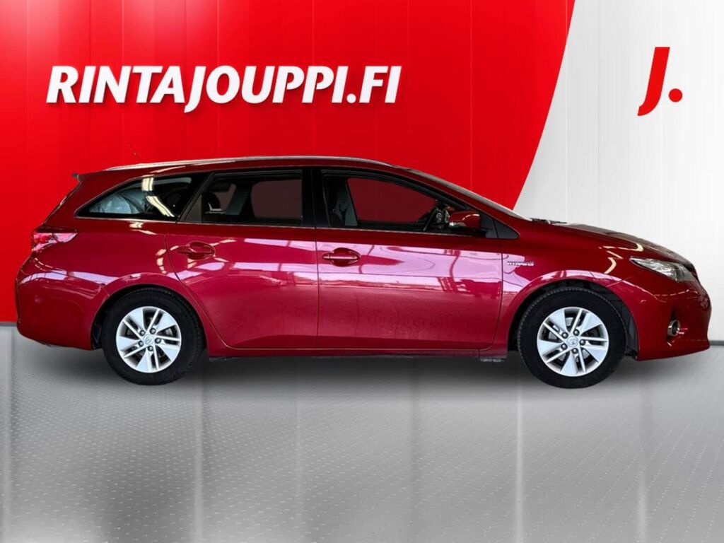 Toyota Auris 2014 Punainen