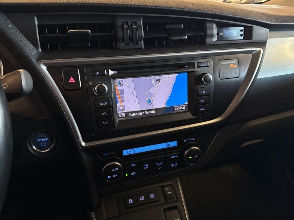 Toyota Auris 2014 Punainen
