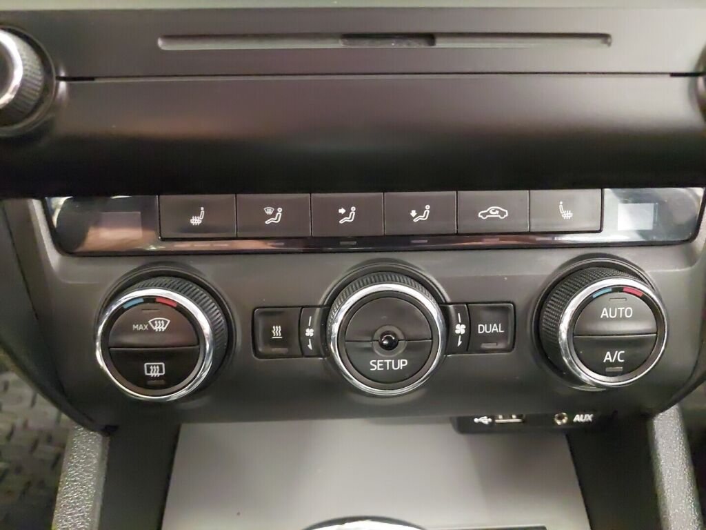 Skoda Octavia 2014 Ruskea (beige)