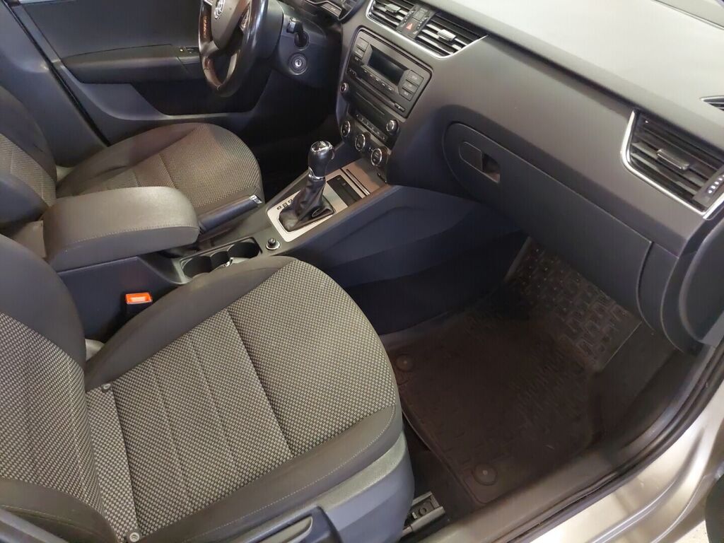 Skoda Octavia 2014 Ruskea (beige)