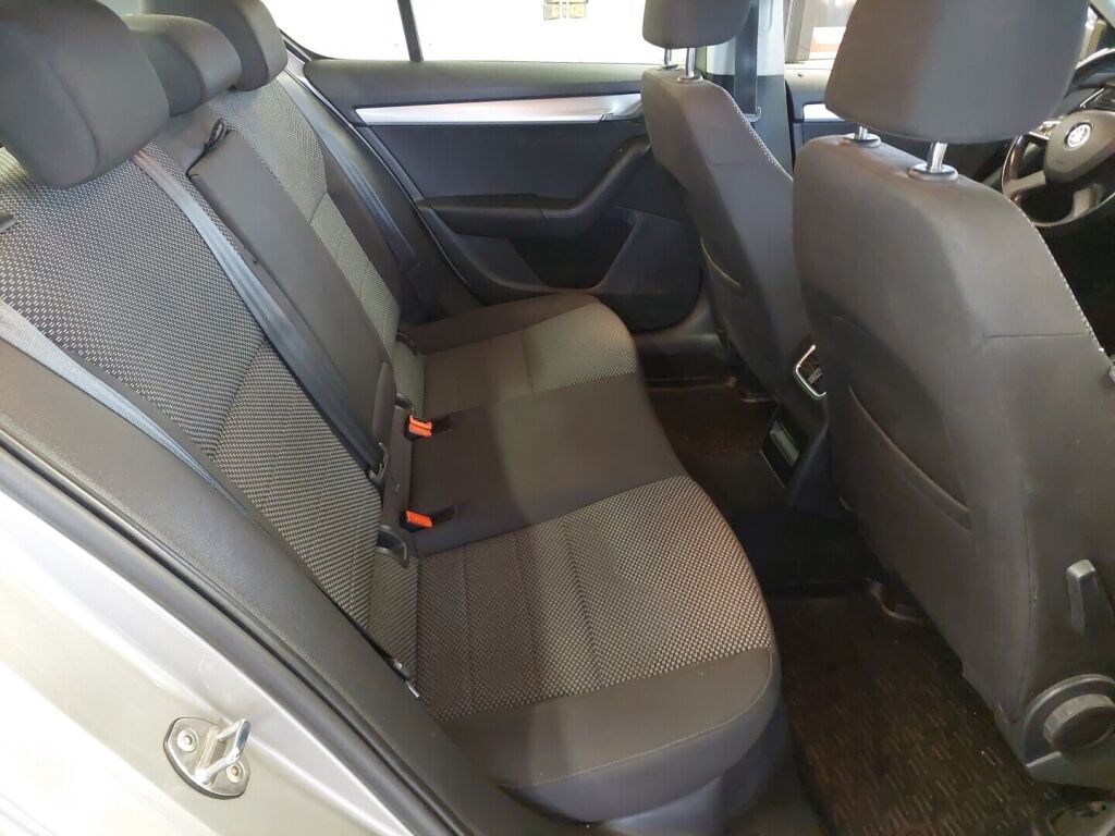Skoda Octavia 2014 Ruskea (beige)