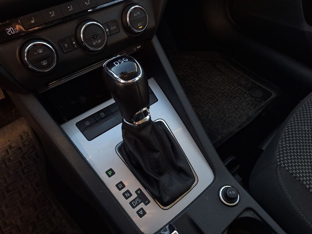 Skoda Octavia 2014 Ruskea (beige)