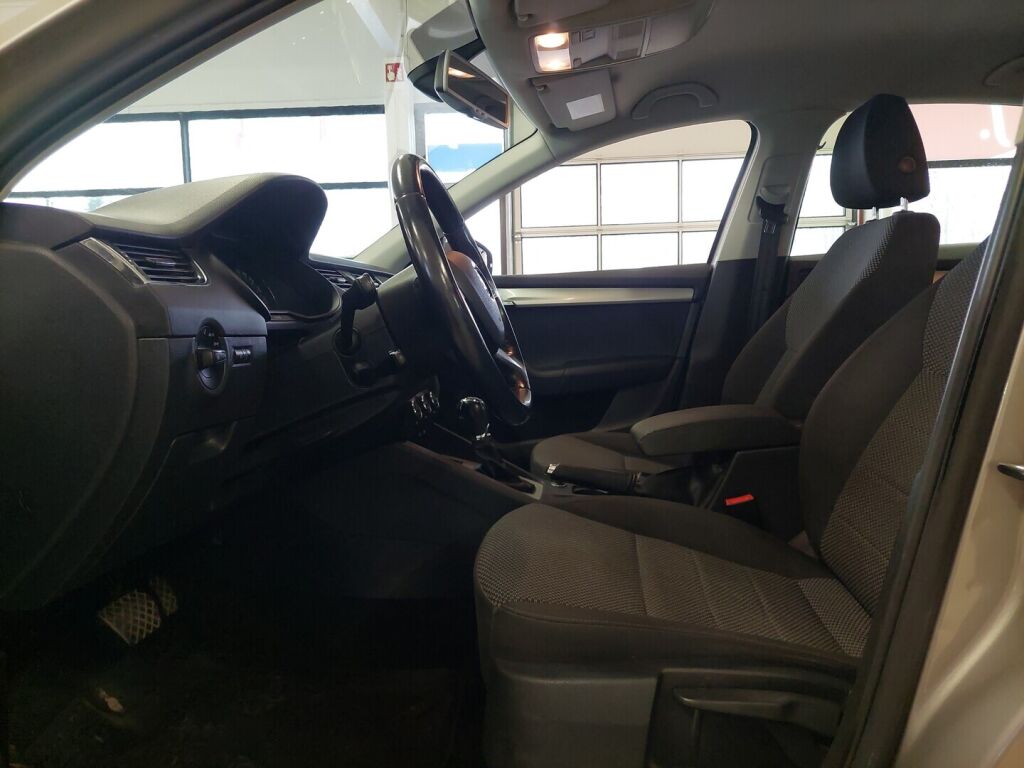 Skoda Octavia 2014 Ruskea (beige)