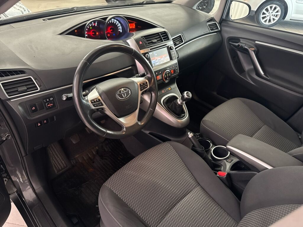 Toyota Verso 2014 Harmaa