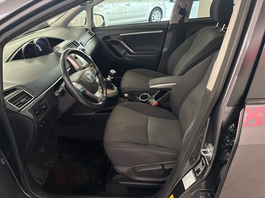 Toyota Verso 2014 Harmaa