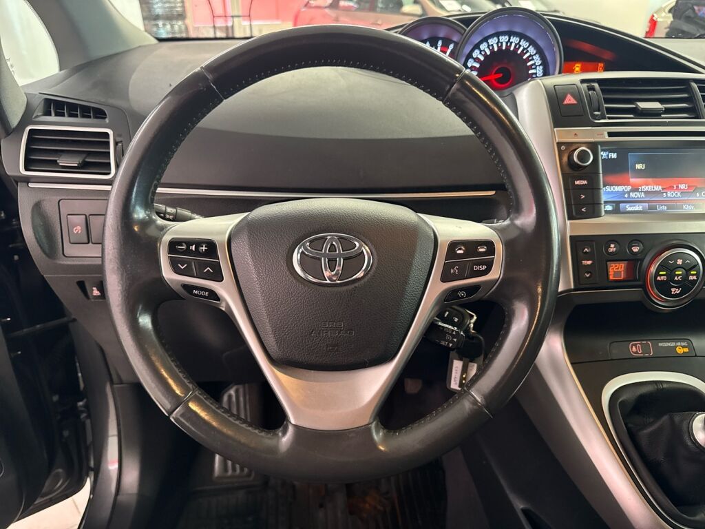 Toyota Verso 2014 Harmaa