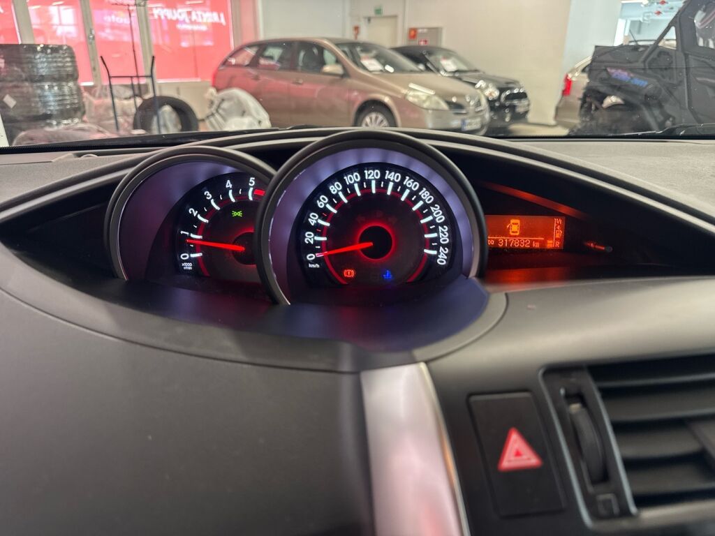 Toyota Verso 2014 Harmaa