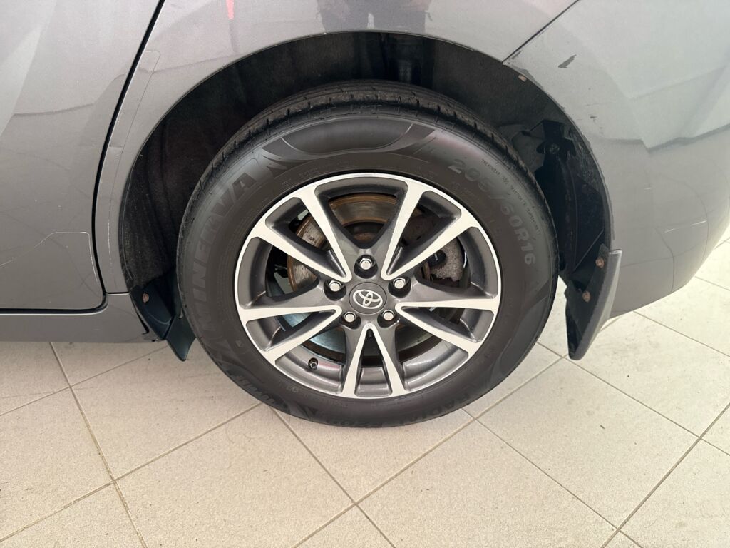 Toyota Verso 2014 Harmaa