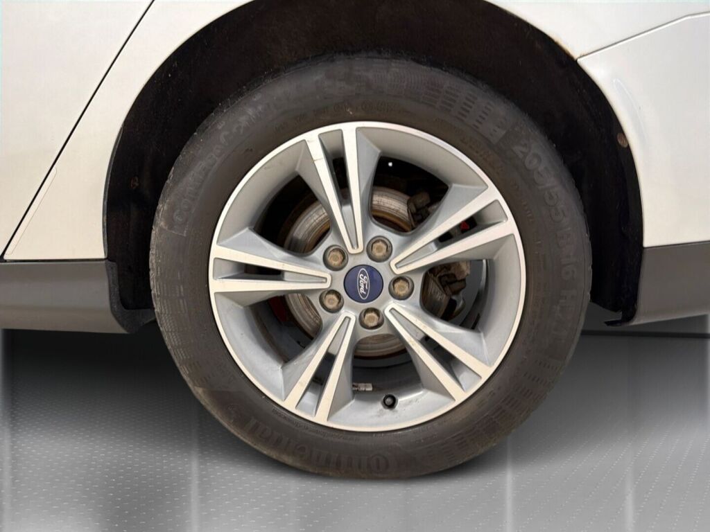 Ford Focus 2014 Harmaa