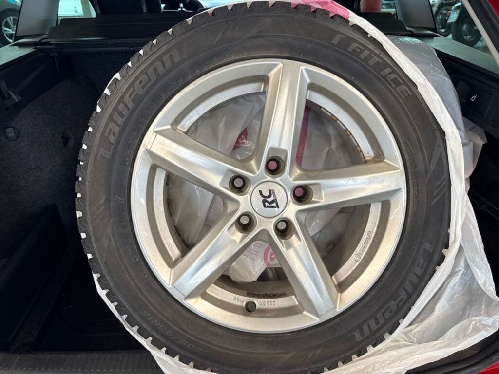 Skoda Octavia 2014 Punainen