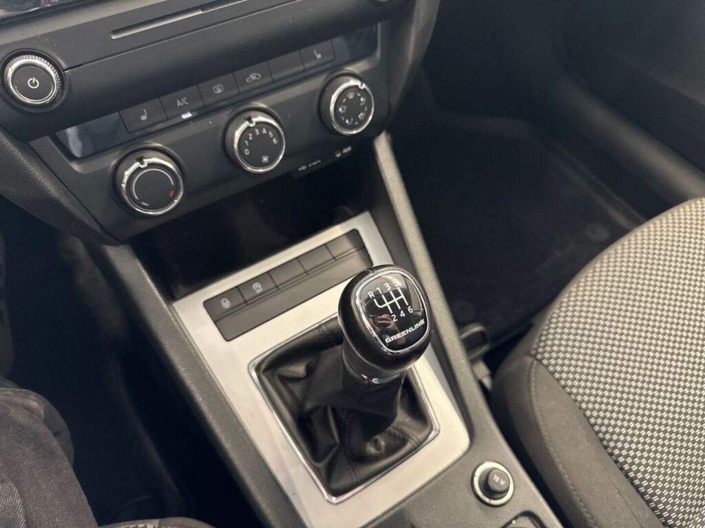 Skoda Octavia 2014 Punainen