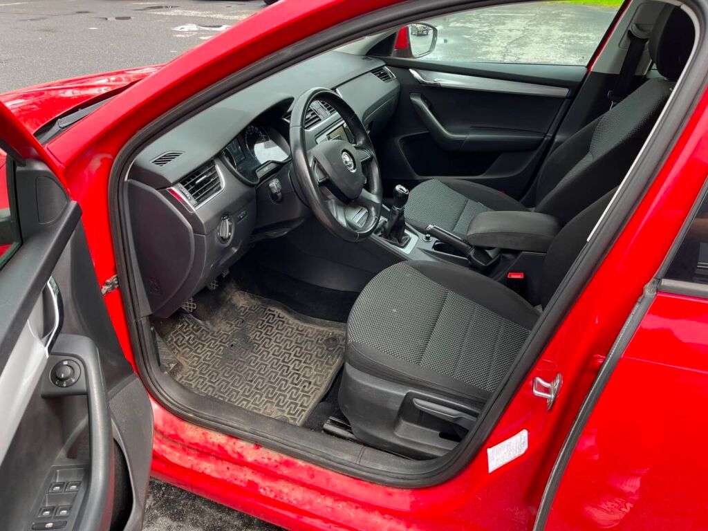 Skoda Octavia 2014 Punainen