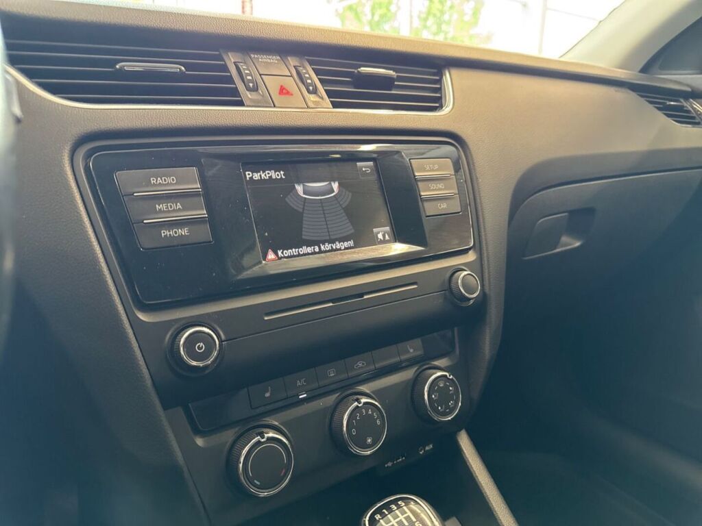 Skoda Octavia 2014 Punainen