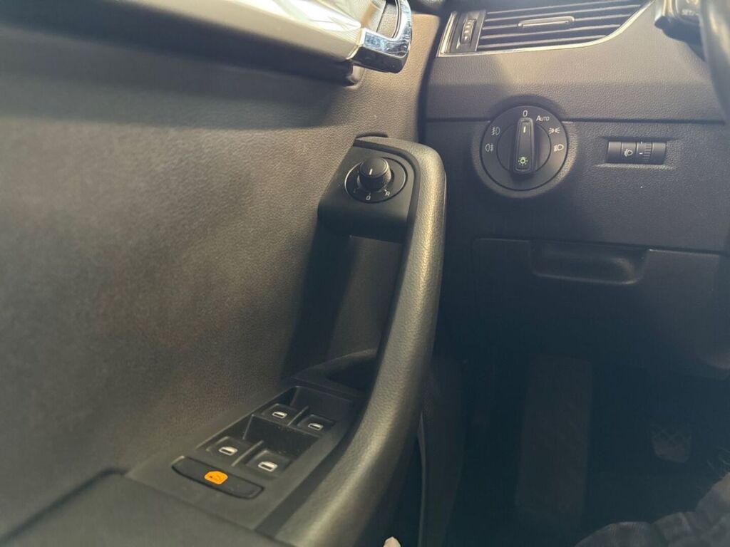 Skoda Octavia 2014 Punainen